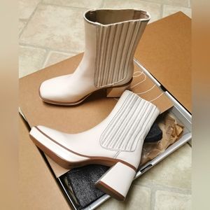 Urban Outfitters Ava Boot Size 7